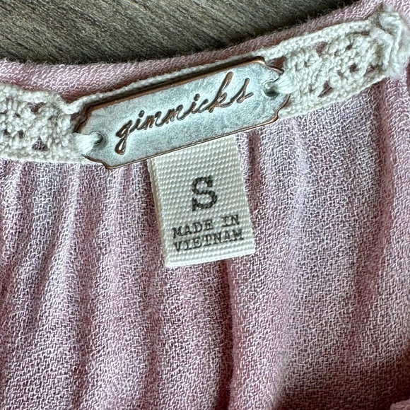 Gimmicks by BKE Bohemian floral Print Cold Shoulder Blush Pink Top – Size S - Picture 7 of 13